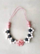 Load image into Gallery viewer, RTS -Flower Necklace
